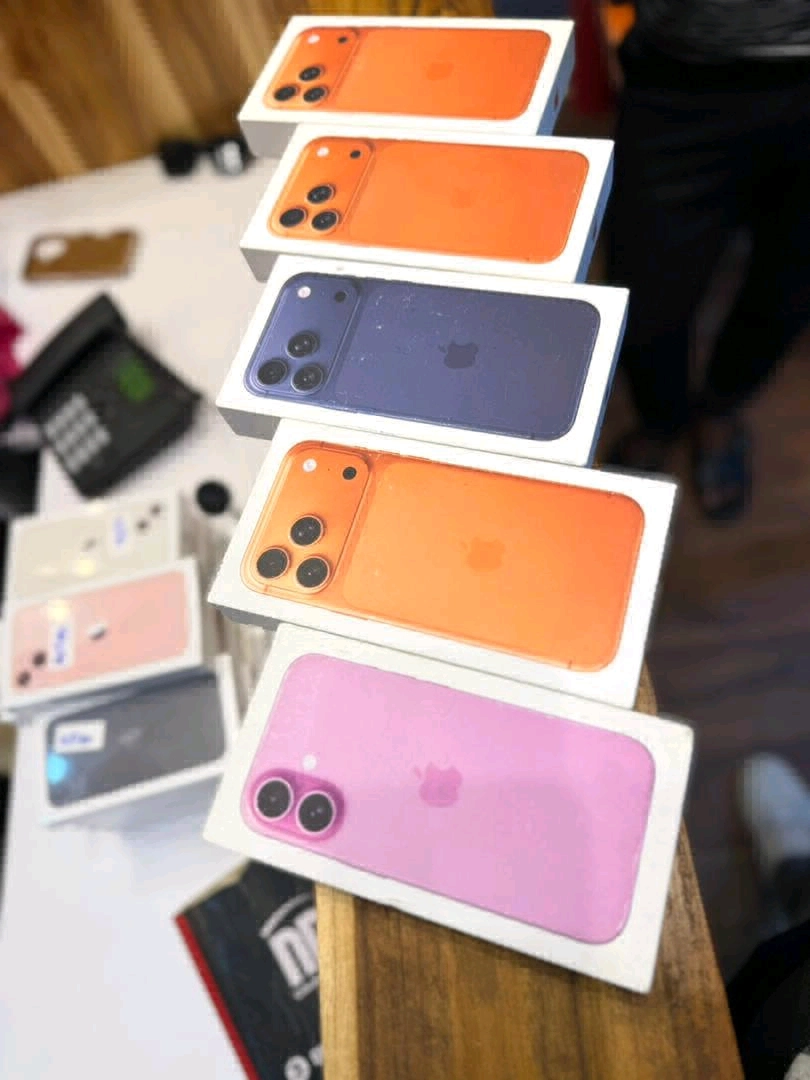 Brand New Apple iPhone 17 Pro Max 256GB (Boxed) thumbnail 2