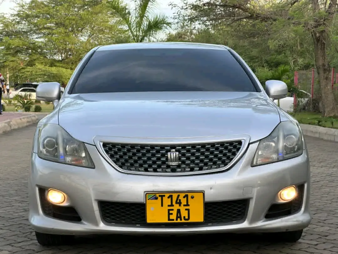 Silver 2009 Toyota Crown Athlete 2400cc