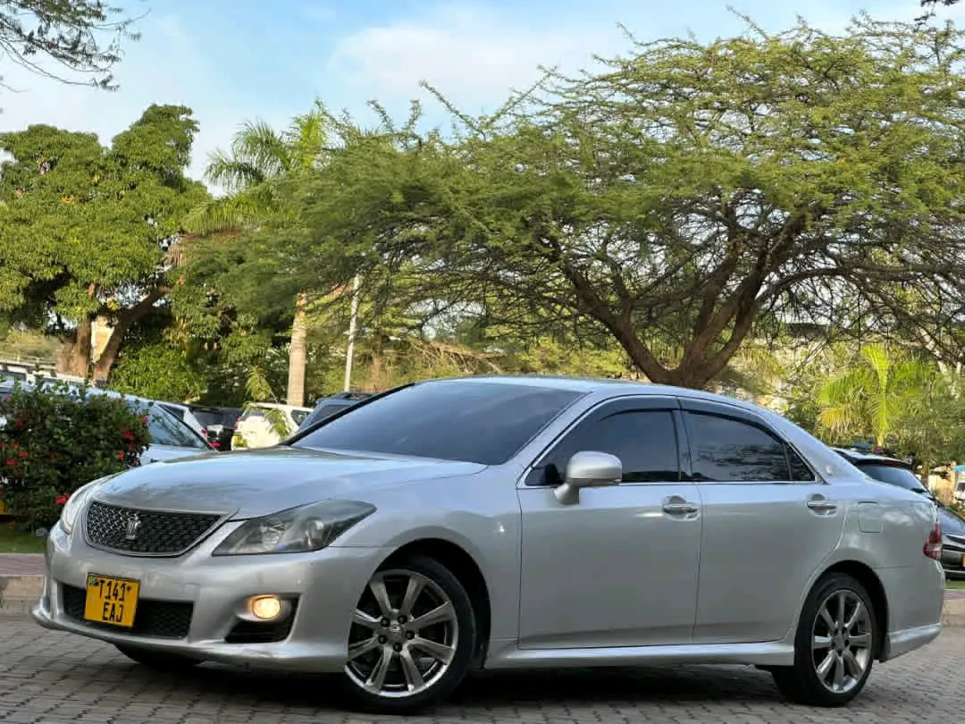 Silver 2009 Toyota Crown Athlete 2400cc thumbnail 3