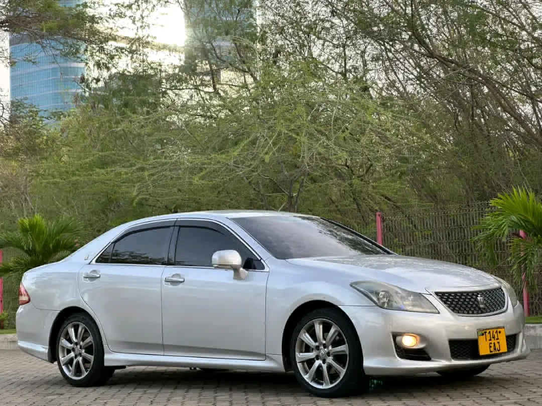 Silver 2009 Toyota Crown Athlete 2400cc thumbnail 4