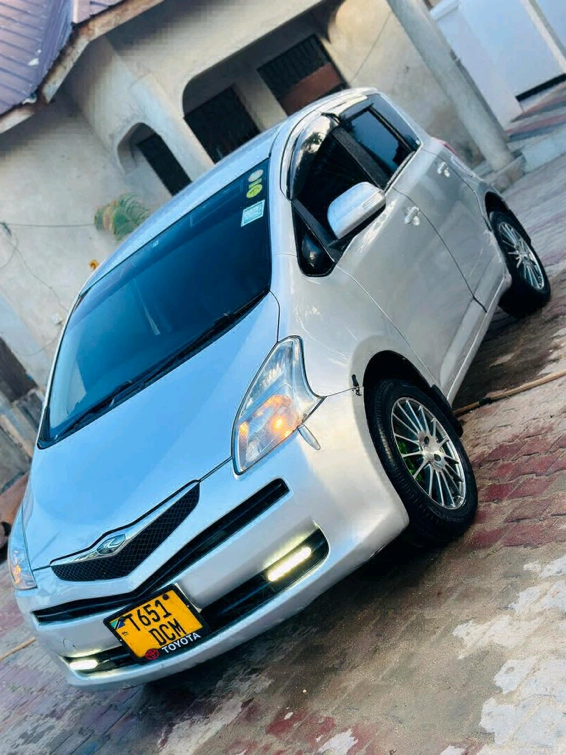 Toyota Ractis DCM Silver 1290cc thumbnail 2