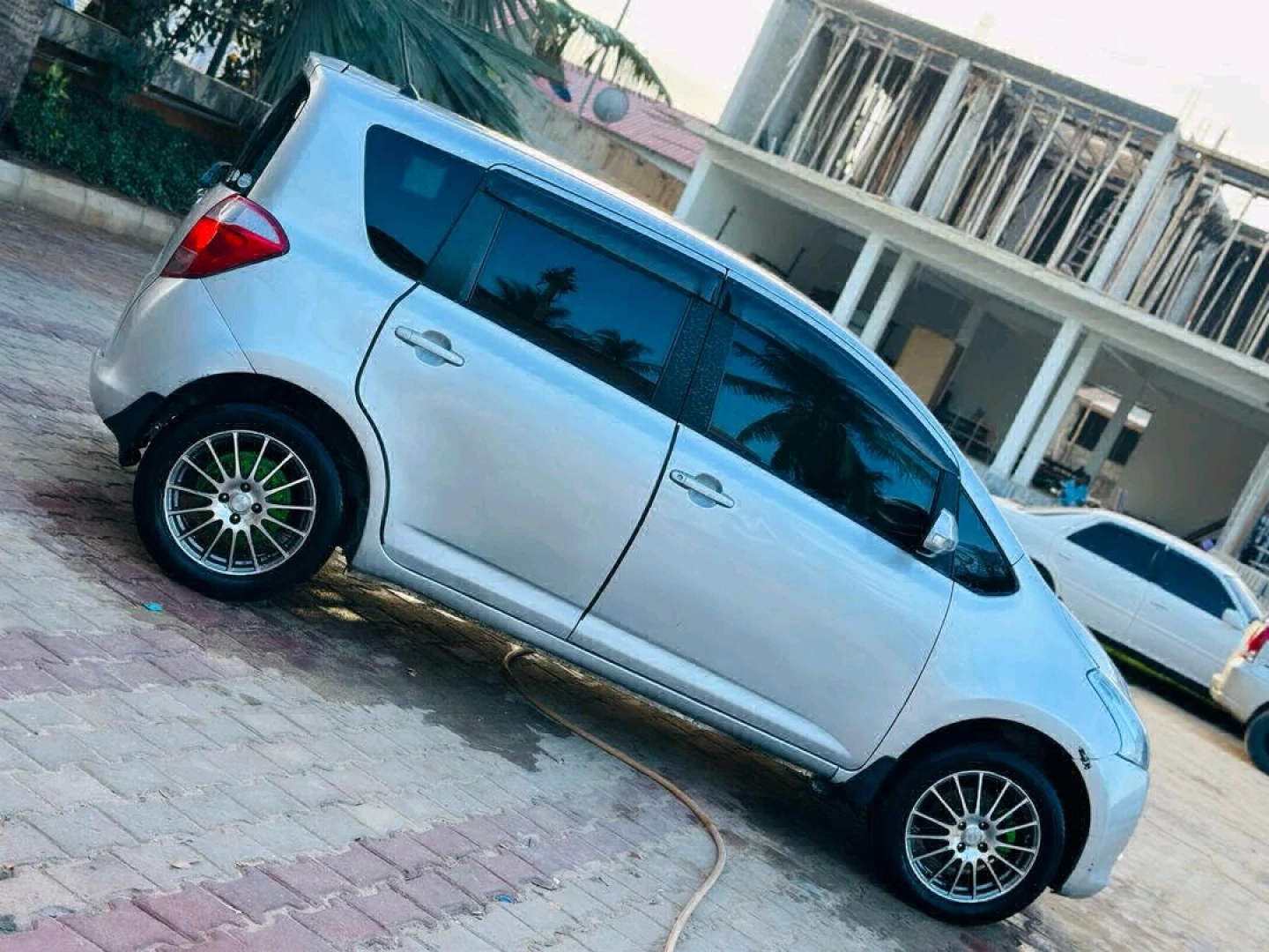 Toyota Ractis DCM Silver 1290cc thumbnail 3
