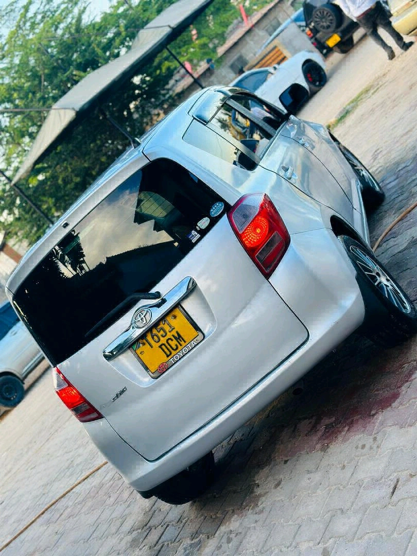 Toyota Ractis DCM Silver 1290cc thumbnail 4