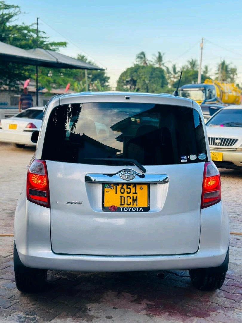 Toyota Ractis DCM Silver 1290cc thumbnail 5