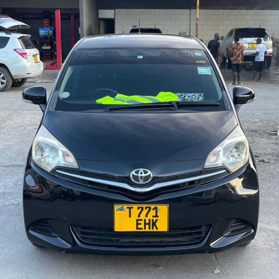 Black Toyota Ractis 2012 Model 1340 CC