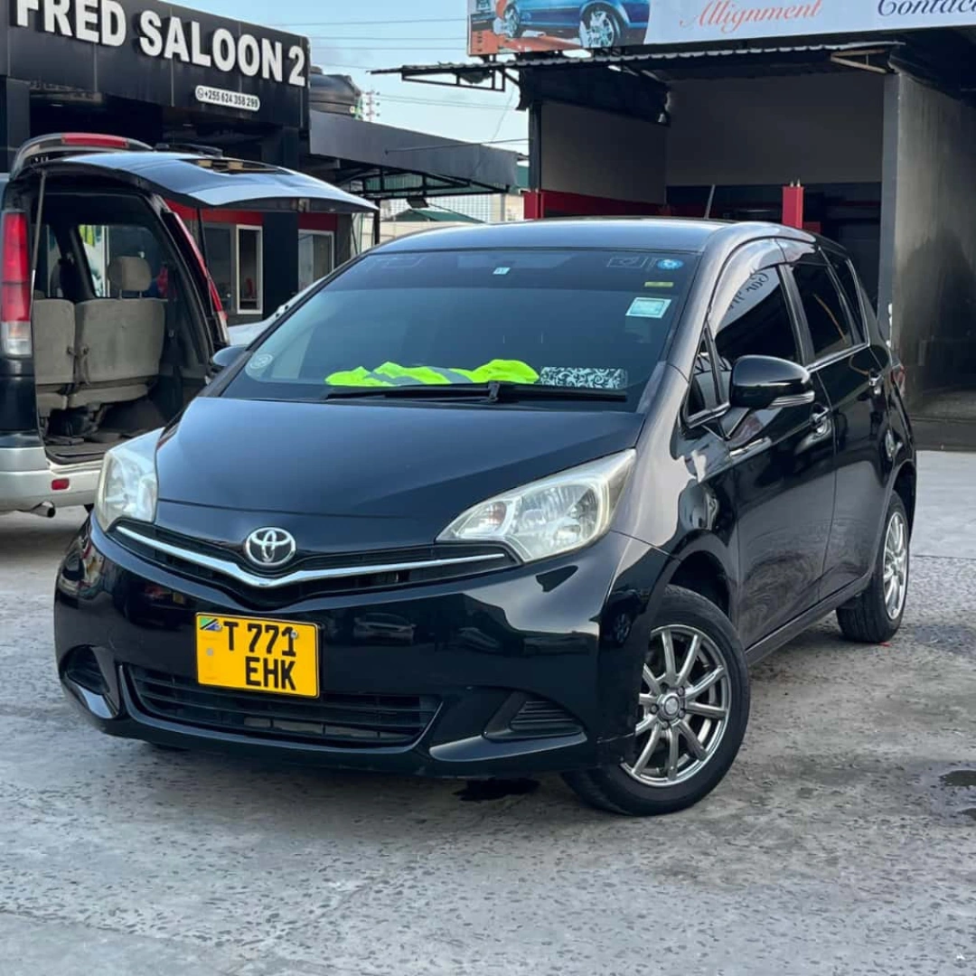 Black Toyota Ractis 2012 Model 1340 CC thumbnail 2