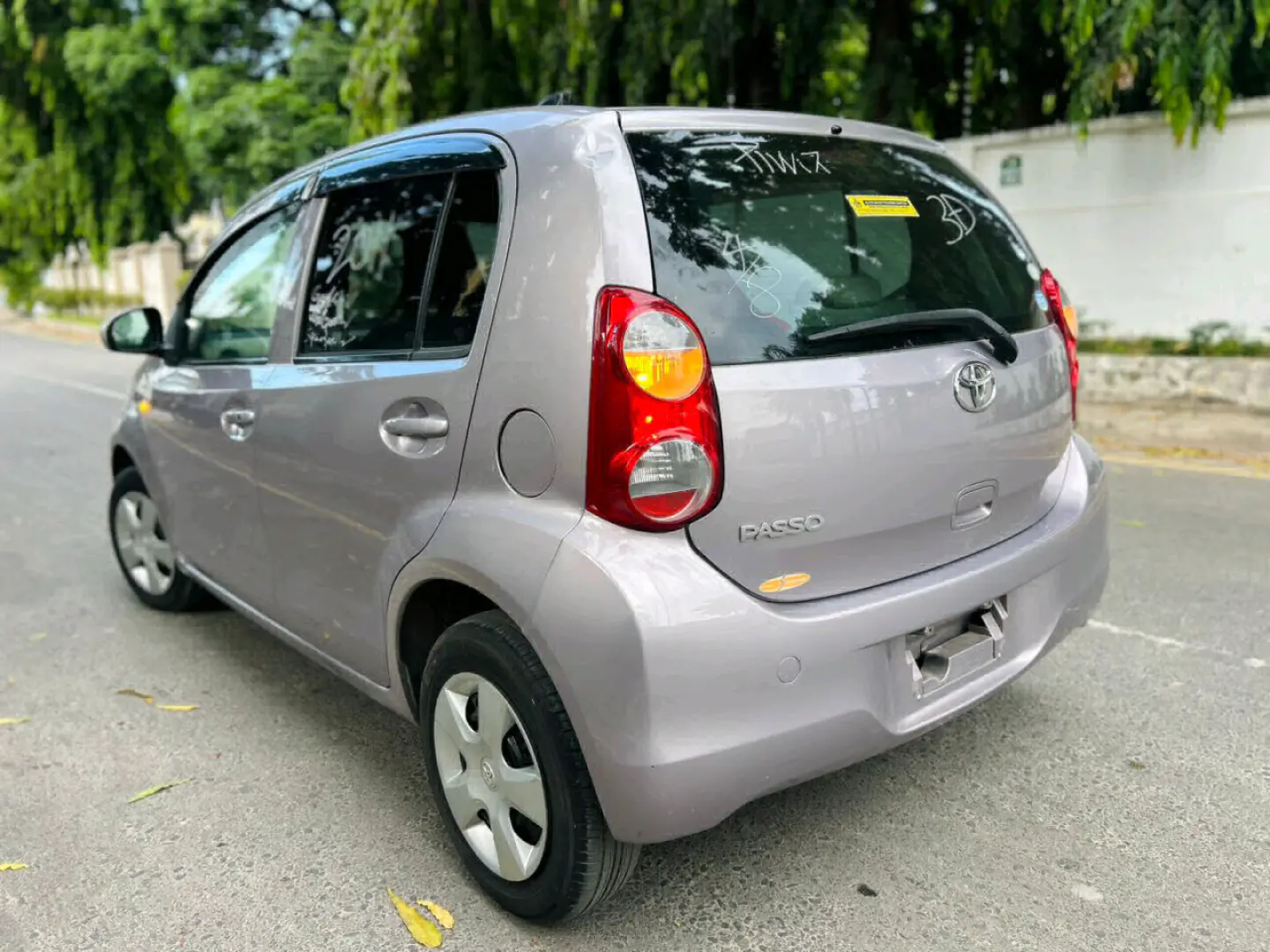2011 Toyota Passo, Pink/Silver, 1290cc thumbnail 4