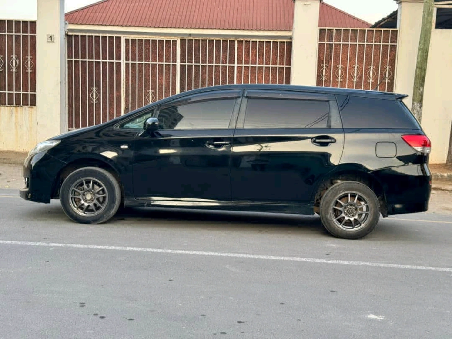 Toyota Wish New Model Black (2009) thumbnail 4
