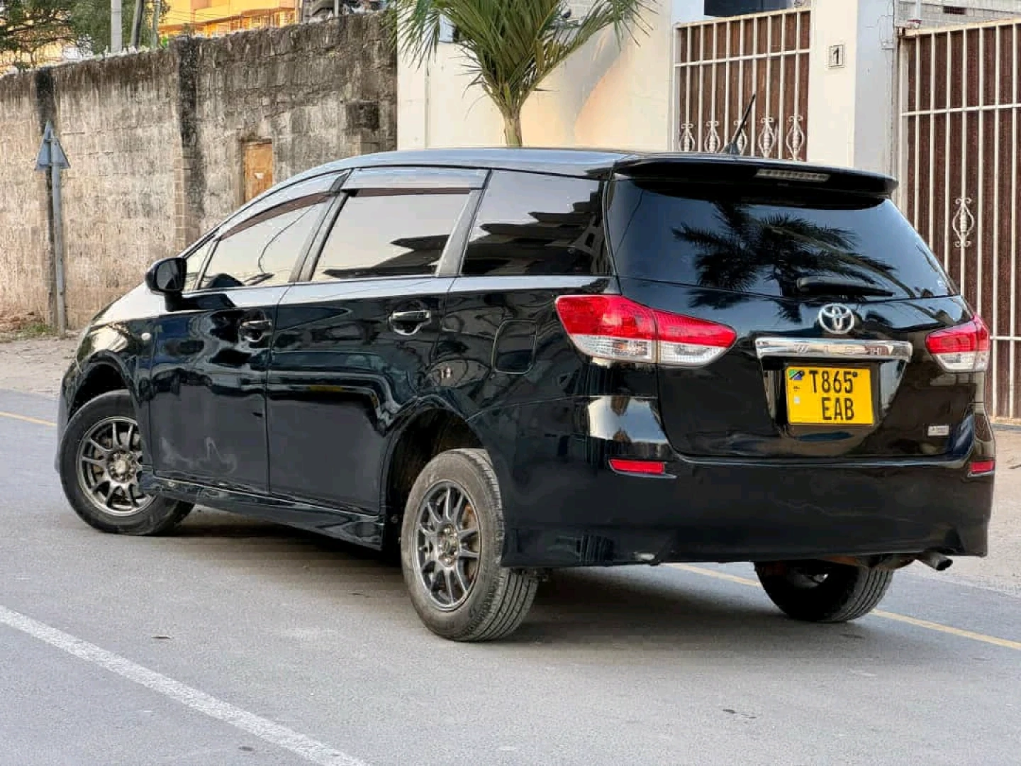 Toyota Wish New Model Black (2009) thumbnail 5