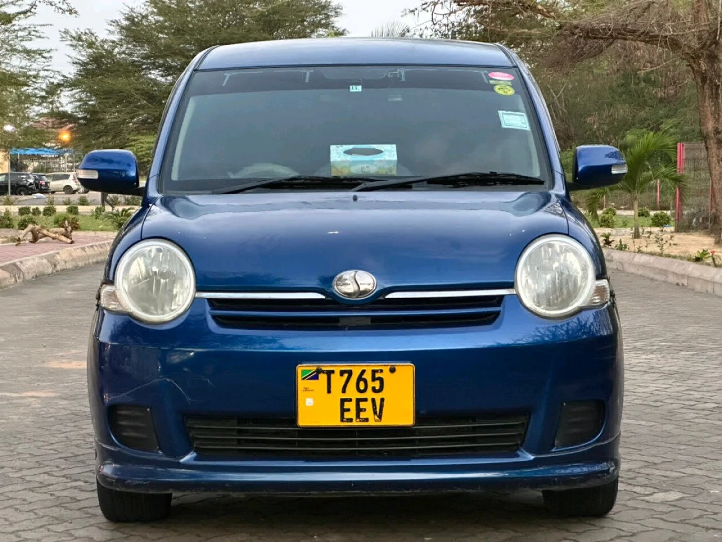 Used Blue Toyota Sienta Minivan 2006 Model