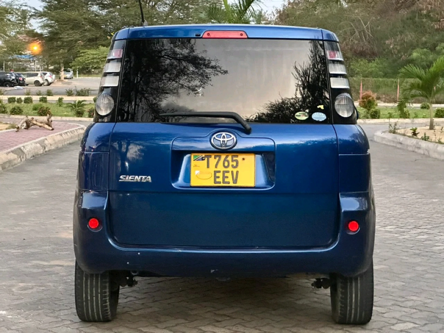 Used Blue Toyota Sienta Minivan 2006 Model thumbnail 4