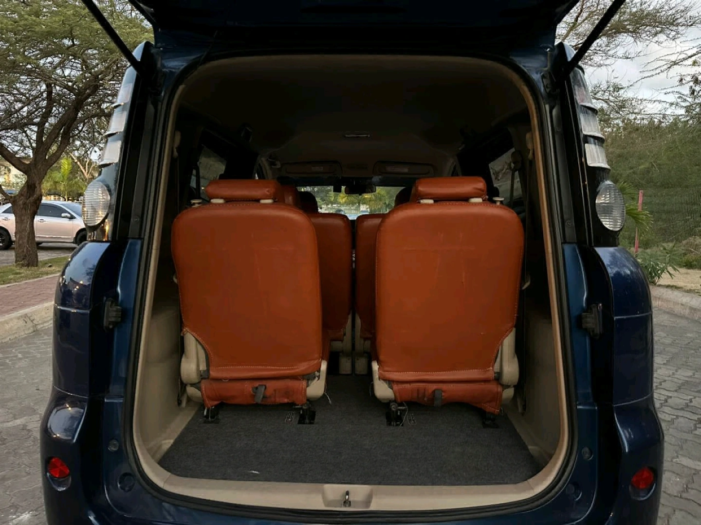 Used Blue Toyota Sienta Minivan 2006 Model thumbnail 8