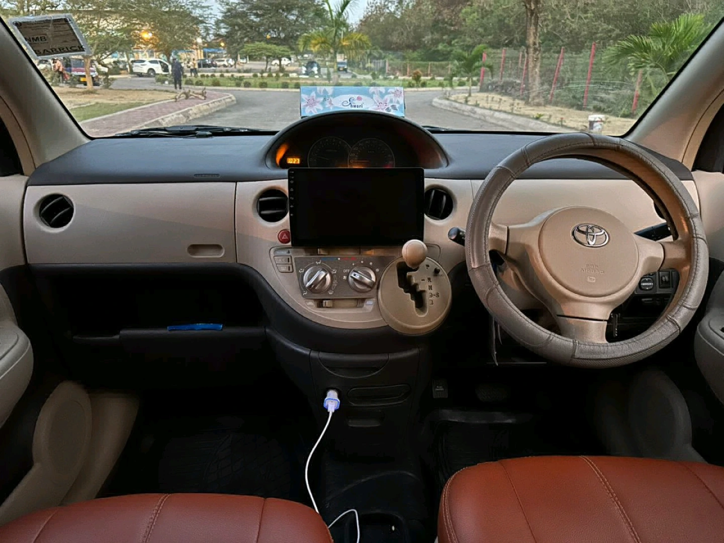 Used Blue Toyota Sienta Minivan 2006 Model thumbnail 9
