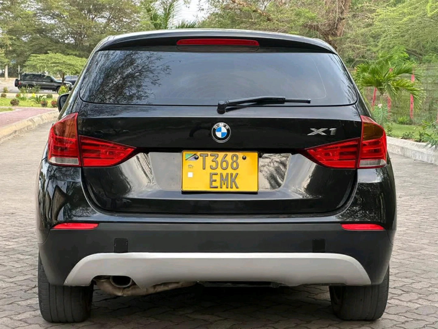 Black BMW X1 SUV 2010 Model thumbnail 2