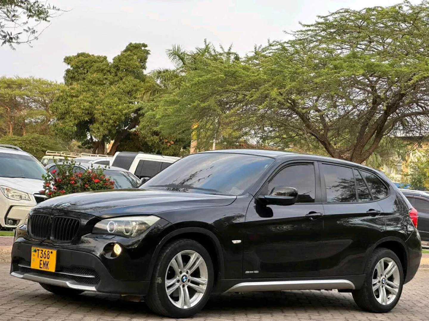Black BMW X1 SUV 2010 Model thumbnail 4