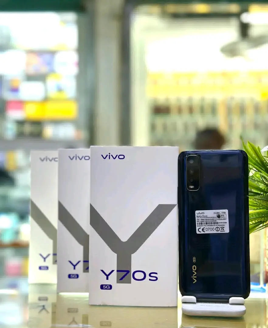 Brand New Vivo Y70s Smartphone 8GB/256GB thumbnail 2
