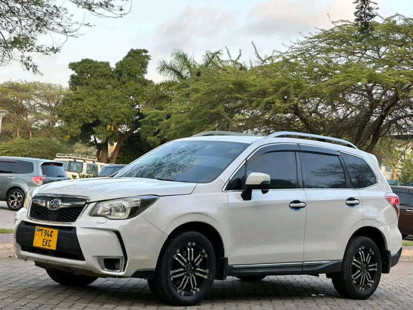 2012 Subaru Forester XT (Pearl) thumbnail 3