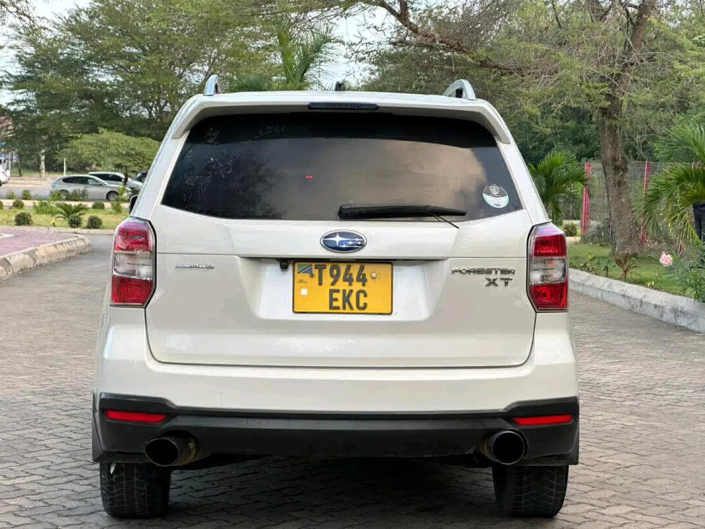 2012 Subaru Forester XT (Pearl) thumbnail 7