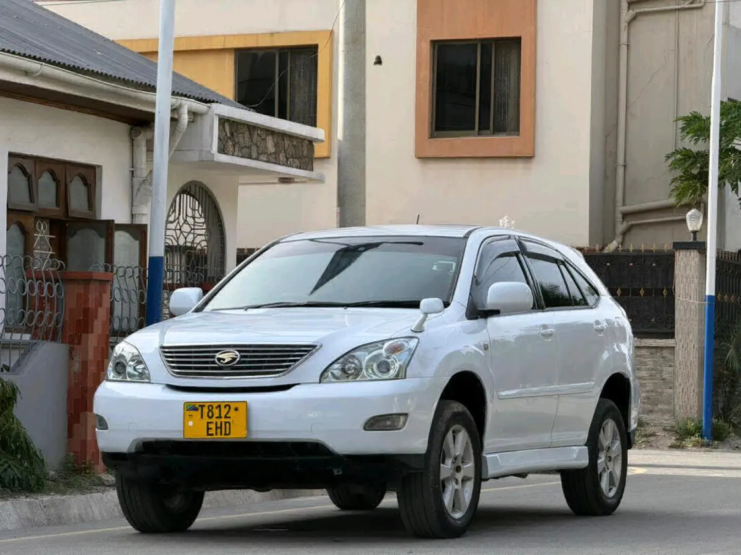 Toyota Harrier SUV White EHD