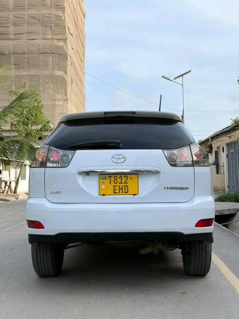 Toyota Harrier SUV White EHD thumbnail 5