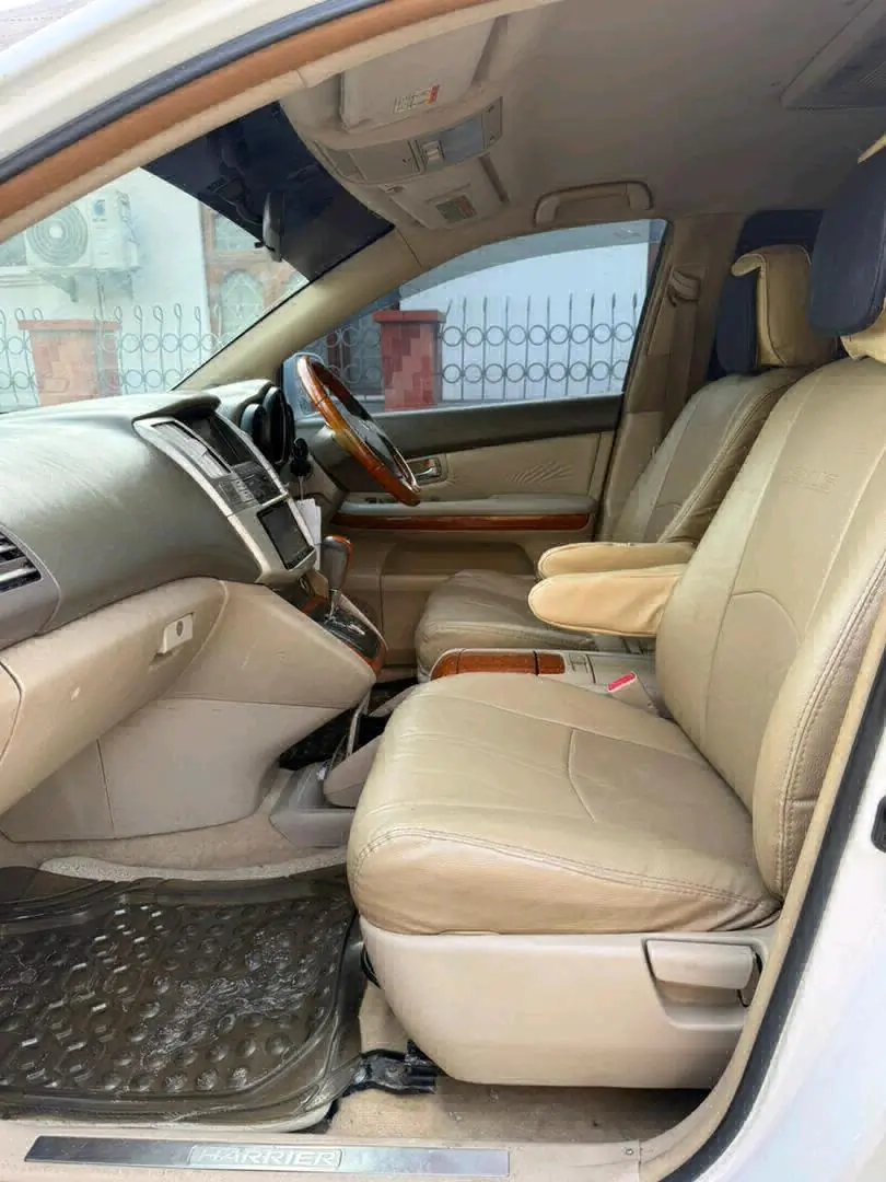 Toyota Harrier SUV White EHD thumbnail 7