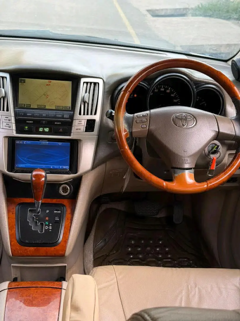 Toyota Harrier SUV White EHD thumbnail 9