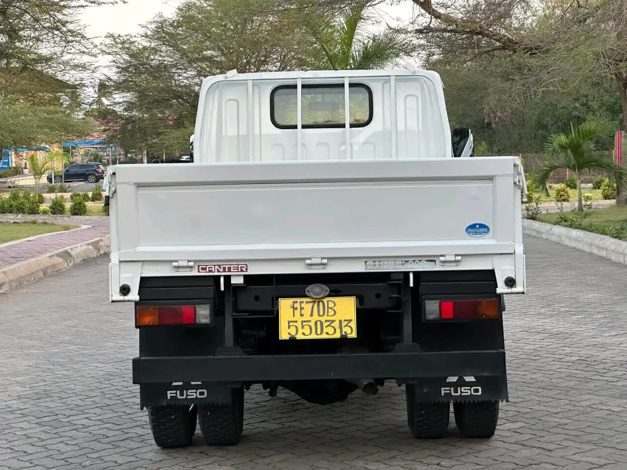 2017 Mitsubishi Fuso Canter (2 Tons) thumbnail 3