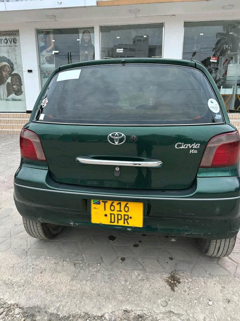 Green Toyota Vitz Sedan for Sale thumbnail 2