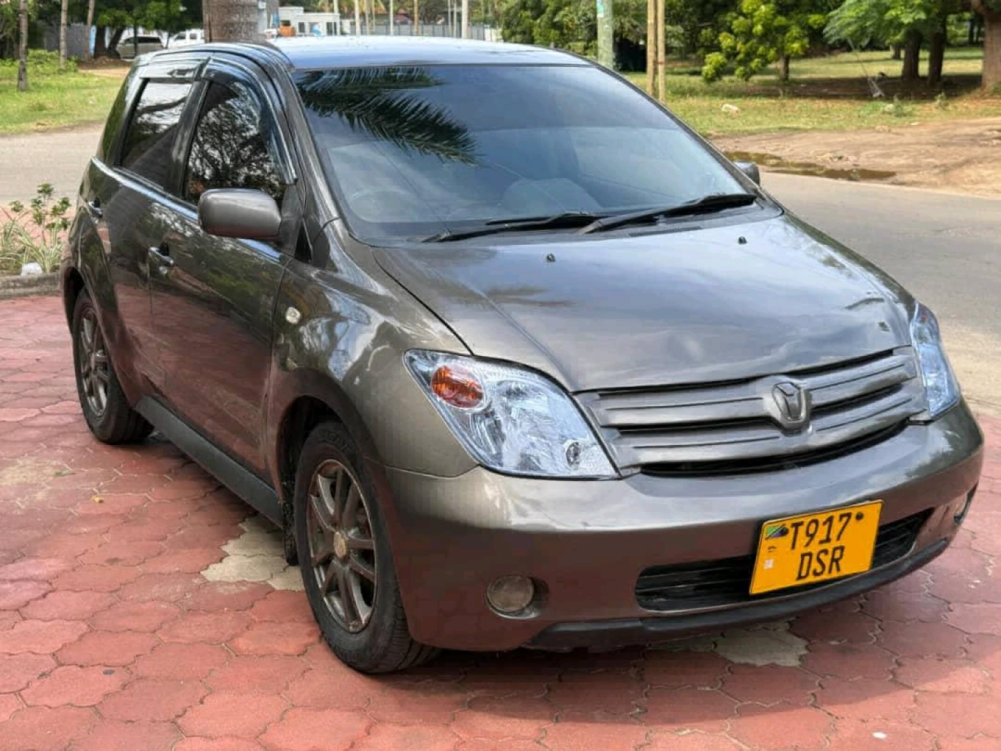 Toyota IST 2004 Automatic 1290cc thumbnail 2