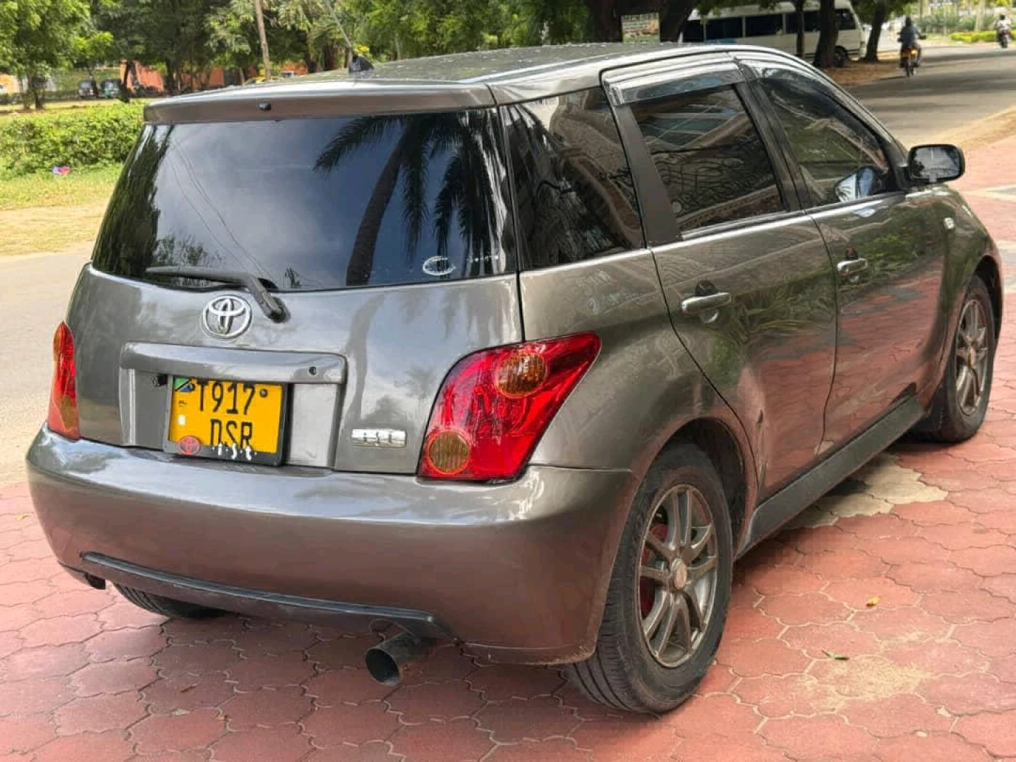 Toyota IST 2004 Automatic 1290cc thumbnail 3