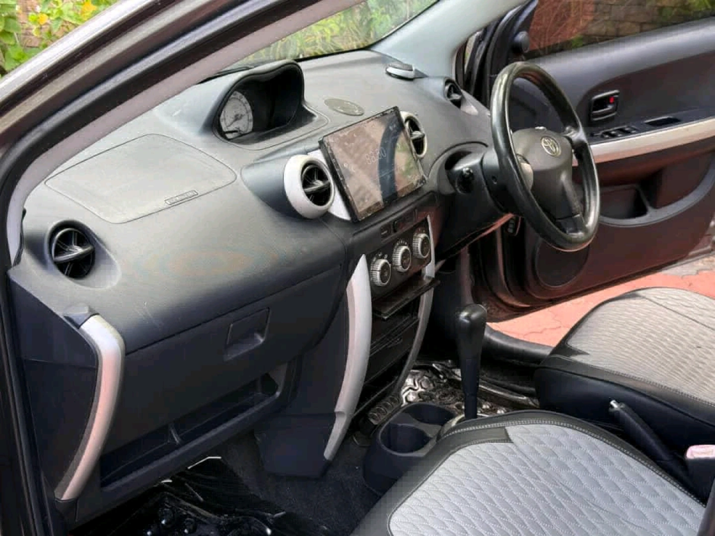 Toyota IST 2004 Automatic 1290cc thumbnail 9