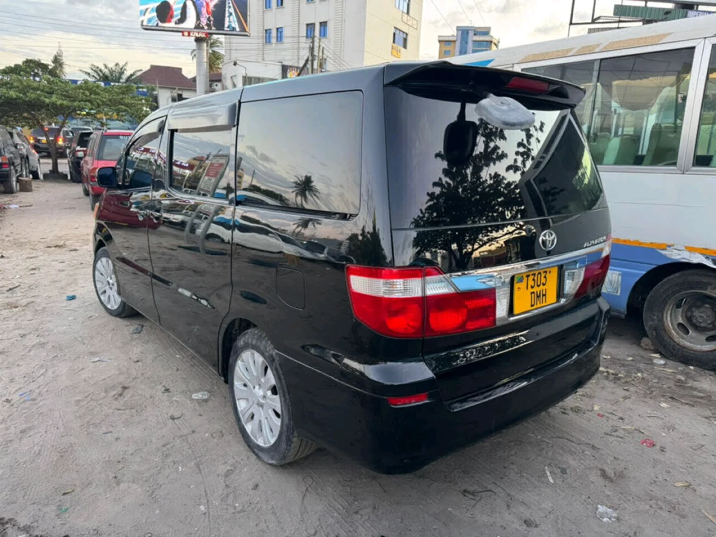 Toyota Alphard DMH 2004 Minivan thumbnail 3