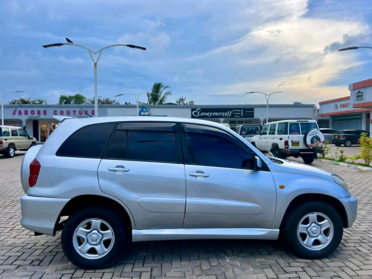 Toyota RAV4 Silver 1ZZ VVTi thumbnail 5