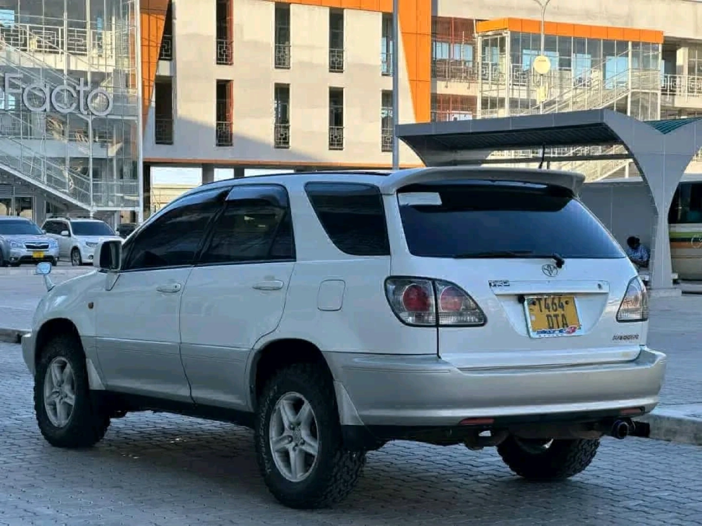 Toyota Harrier 2002 DTA Old Model thumbnail 4