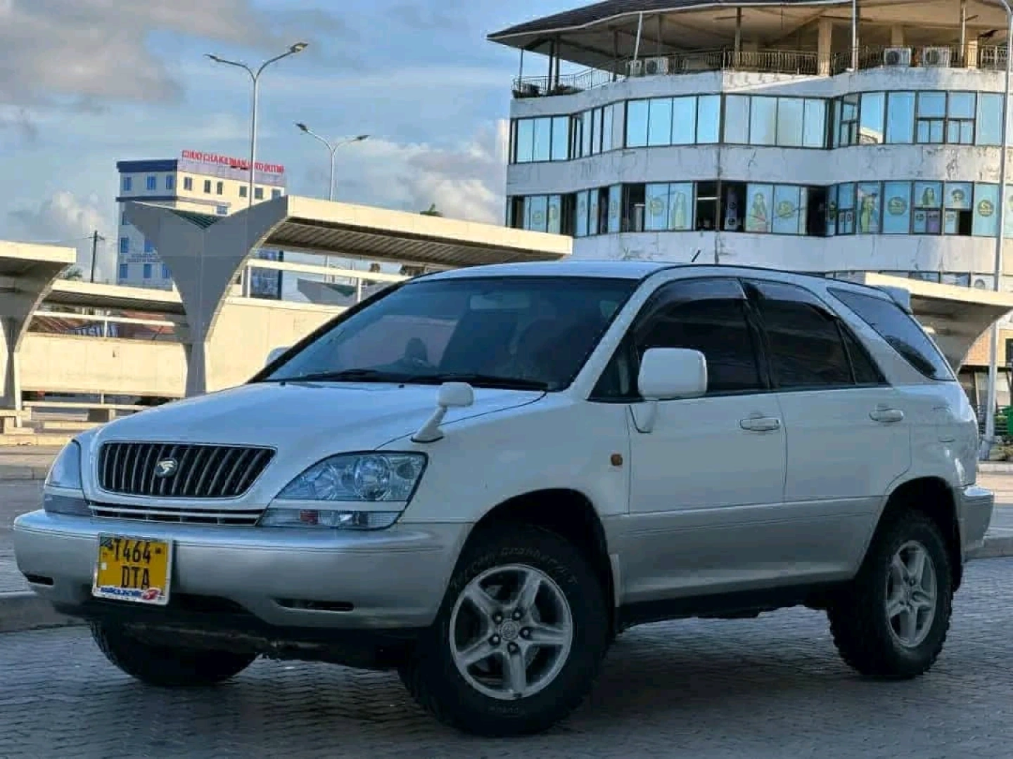 Toyota Harrier 2002 DTA Old Model thumbnail 6