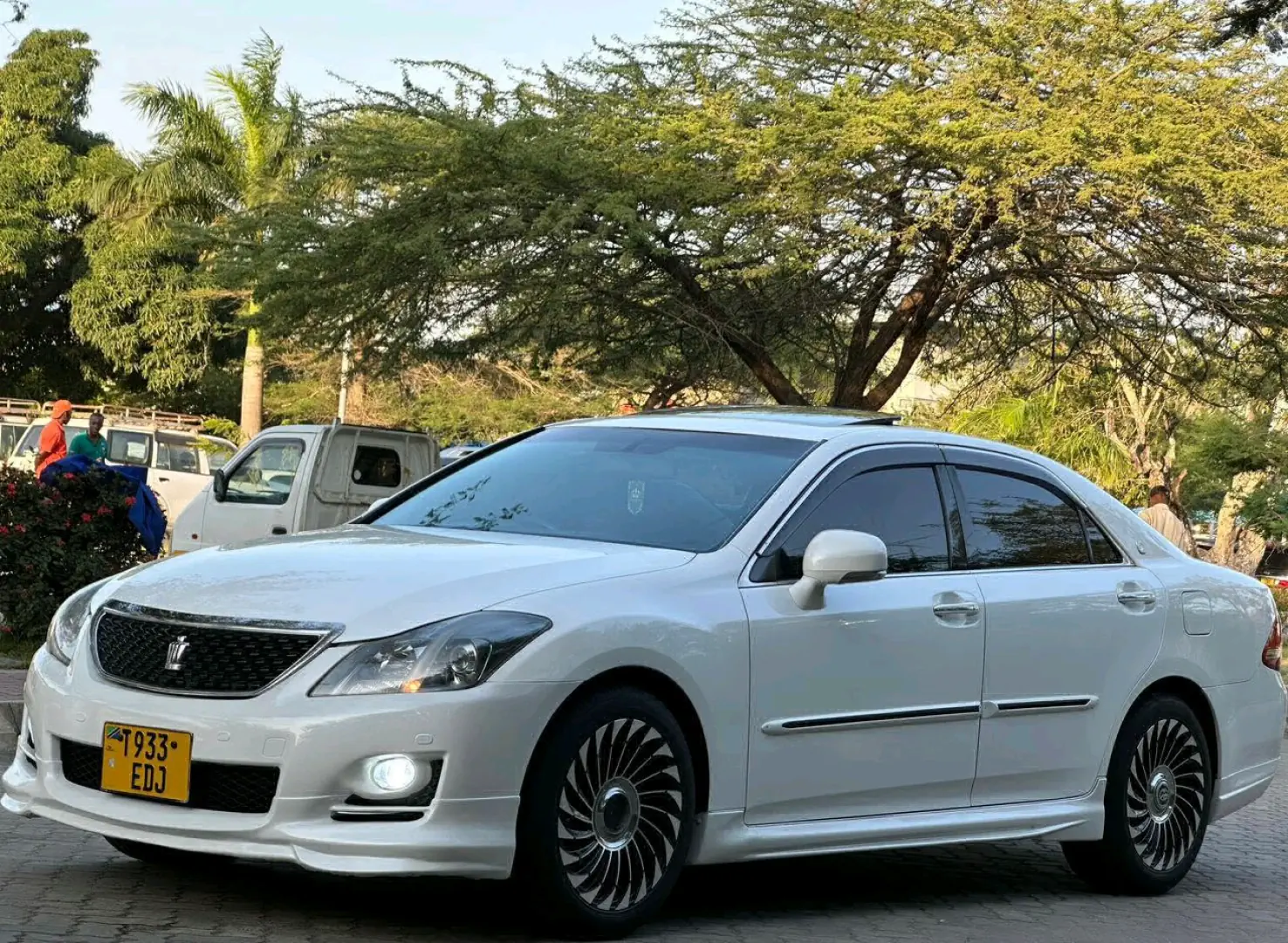Toyota Crown New Model EDJ Sedan thumbnail 3