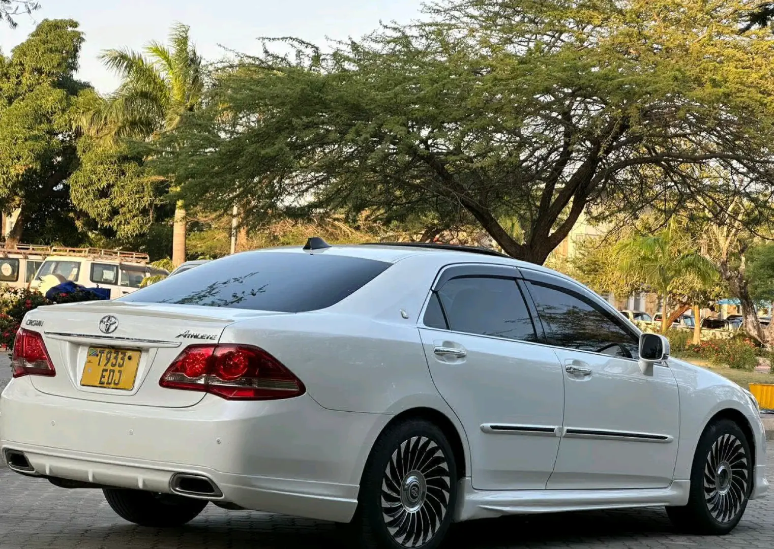 Toyota Crown New Model EDJ Sedan thumbnail 5