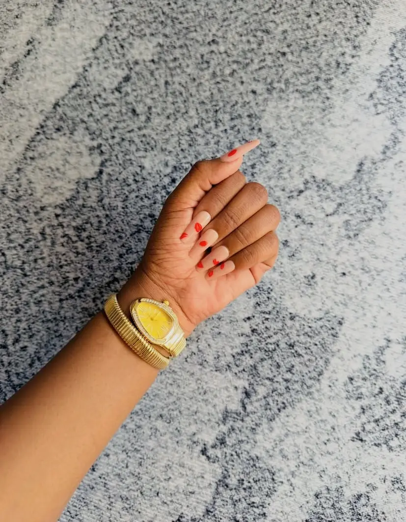 Gold Spiral Design Wristwatch thumbnail 4