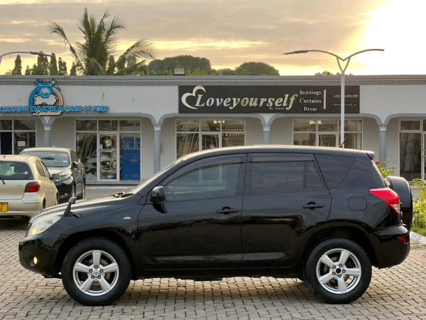 Toyota RAV4 DLX 2006 Used like new thumbnail 3