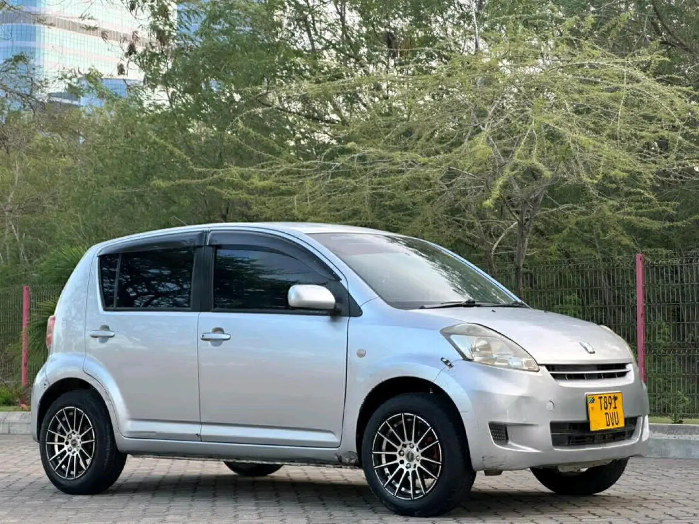 Toyota Passo 2005 Silver for Sale thumbnail 3