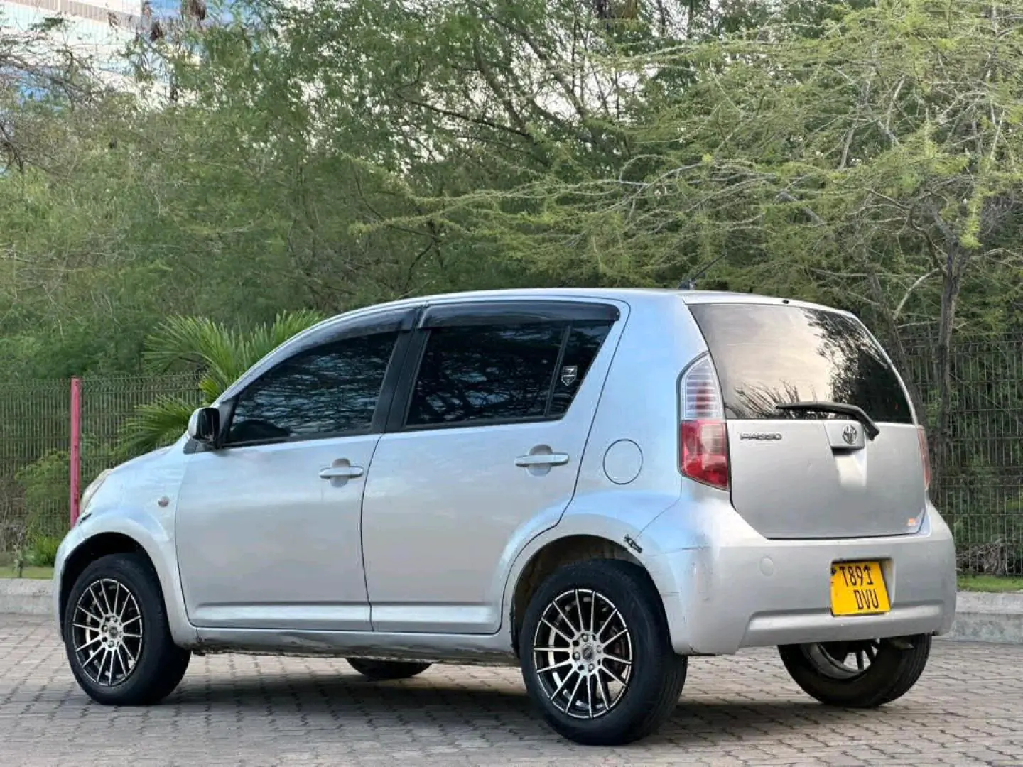 Toyota Passo 2005 Silver for Sale thumbnail 5