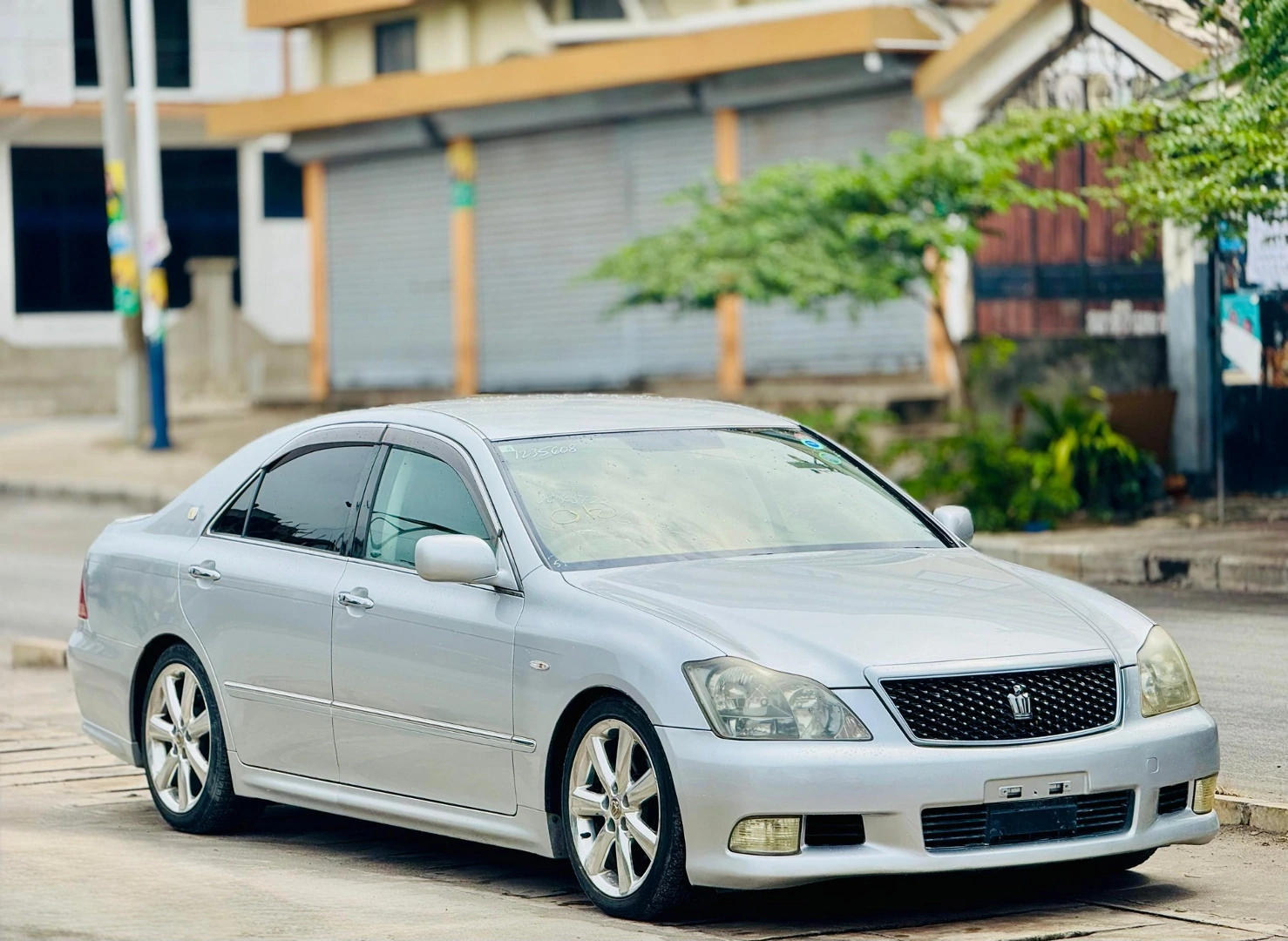 Toyota Crown 2006 Sedan thumbnail 2