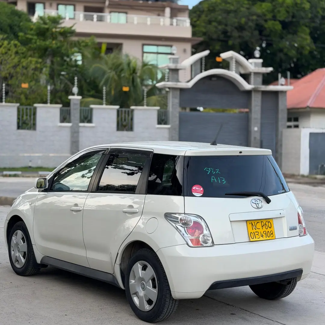 White Toyota Ist Hatchback for Sale thumbnail 2