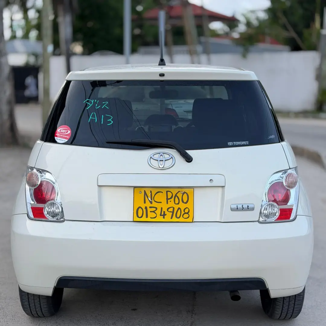 White Toyota Ist Hatchback for Sale thumbnail 3