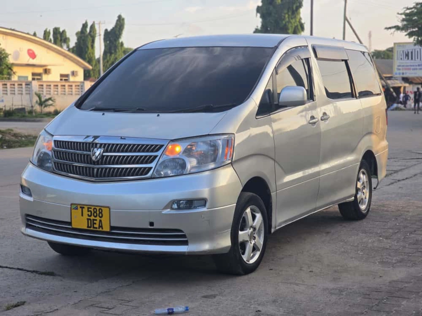 Toyota Alphard Minivan 2002 Model (TZS 12 Million) thumbnail 2