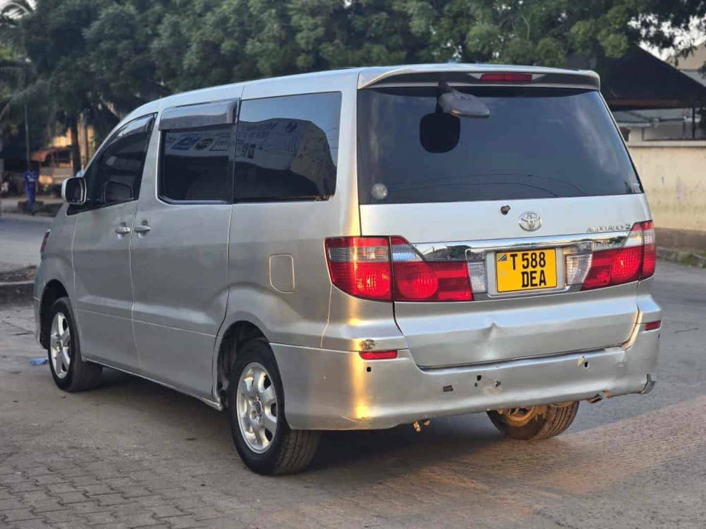 Toyota Alphard Minivan 2002 Model (TZS 12 Million) thumbnail 3