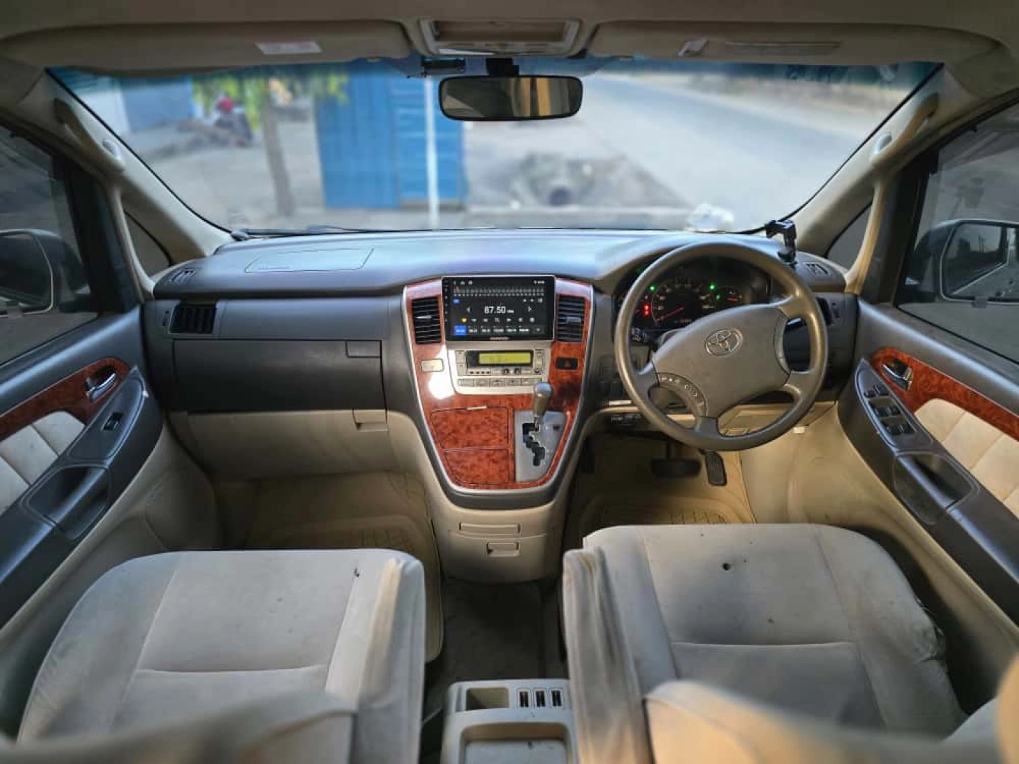 Toyota Alphard Minivan 2002 Model (TZS 12 Million) thumbnail 7