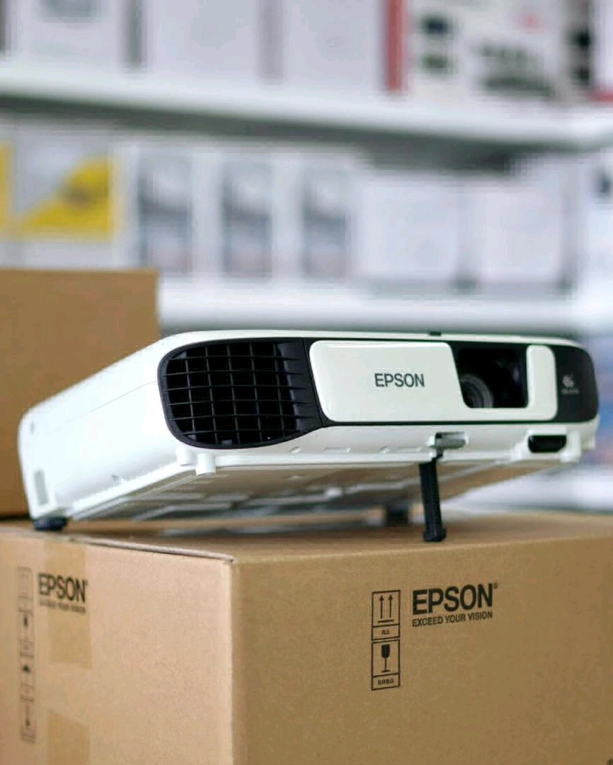 Epson EB-S41 SVGA Projector 3300 Lumens