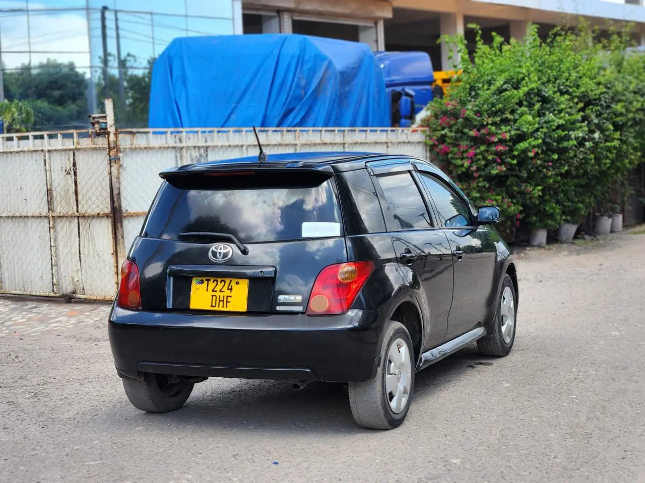 Toyota Ist thumbnail 2