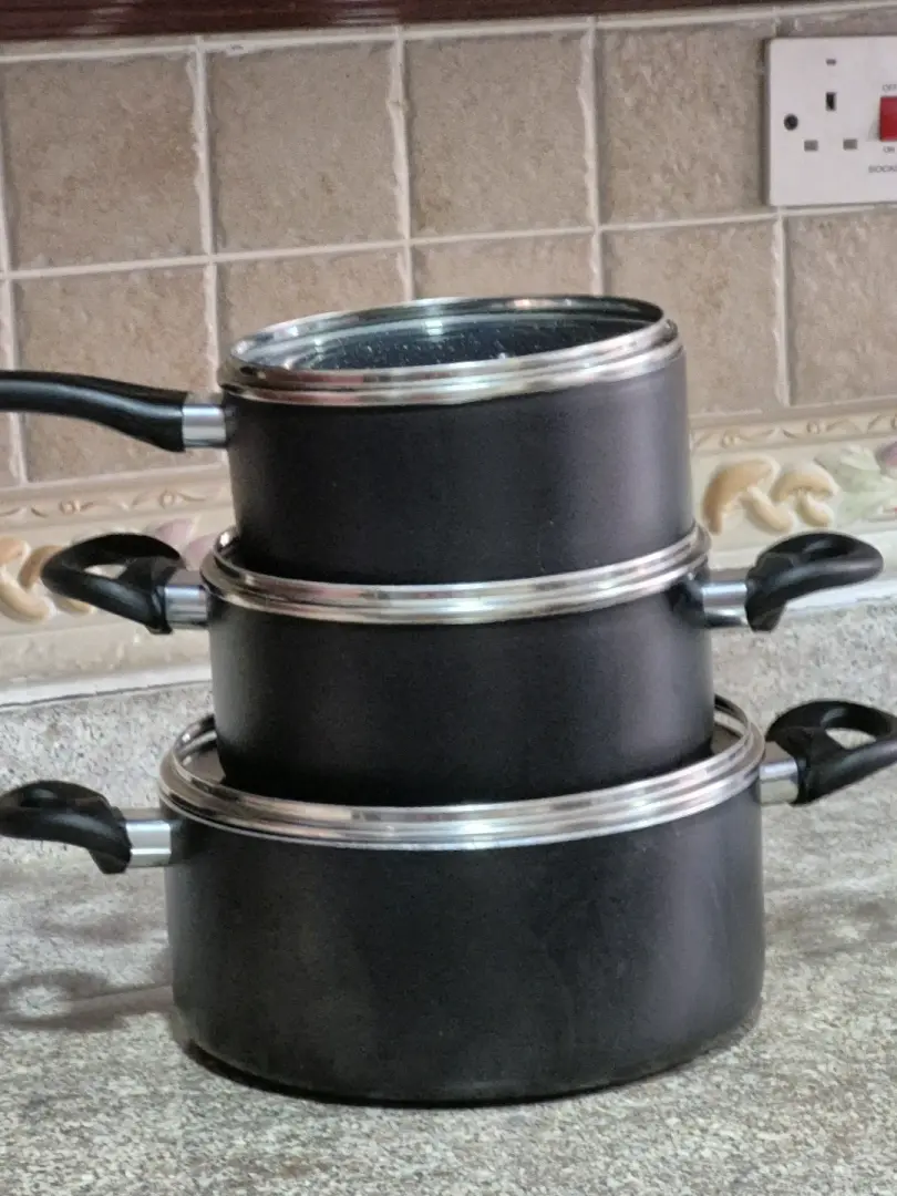 Kitchenware Set (Pots, Glass Dishes, Blender & Iron)